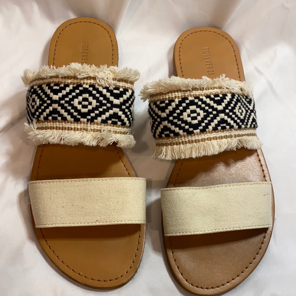 Strap sandals